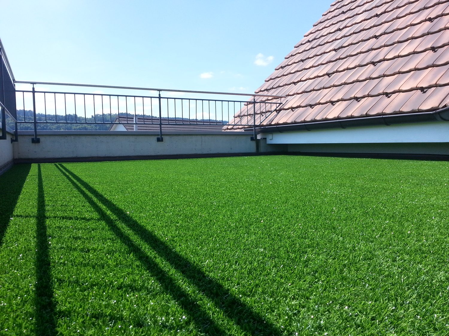 Artificial grass on a roof terrace